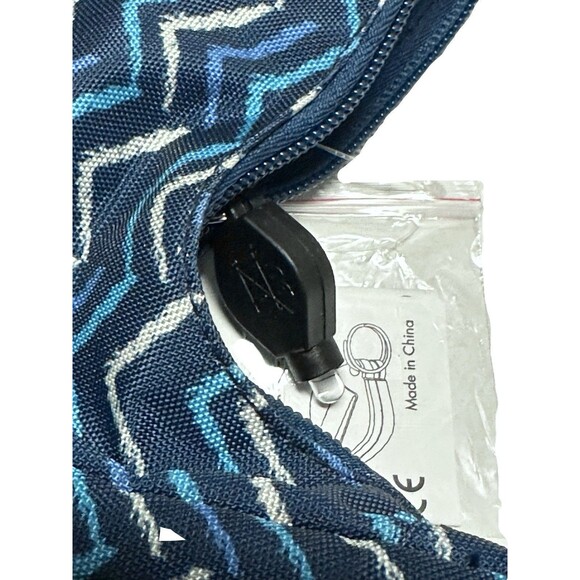 NEW Travelon Anti-Theft Classic Essential Messenger Travel Bag Blue Chevron - Picture 8 of 8